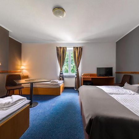 Prague Hotel Carl Inn Restaurant & Free Parking Екстер'єр фото