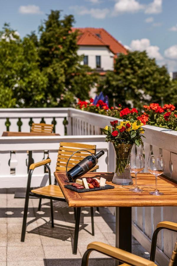 Prague Hotel Carl Inn Restaurant & Free Parking Екстер'єр фото