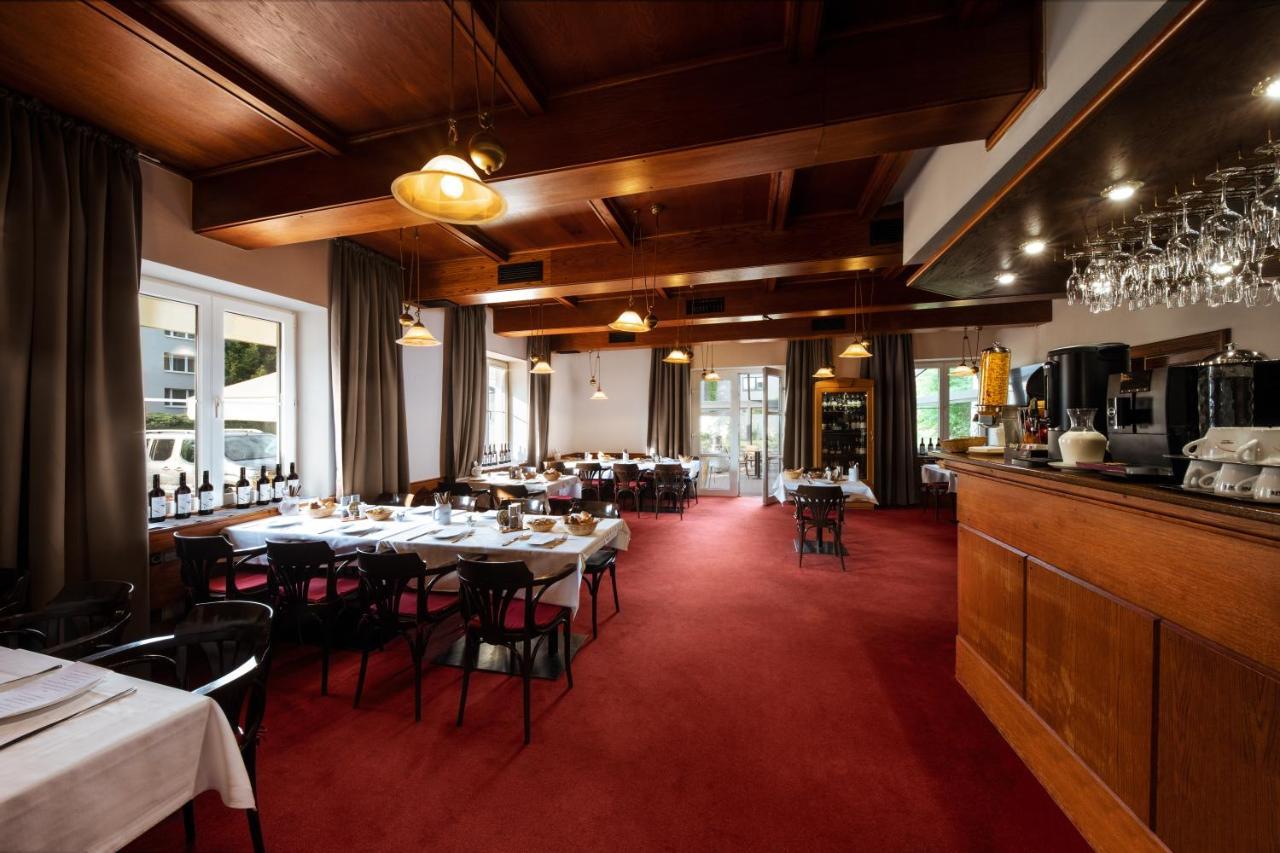 Prague Hotel Carl Inn Restaurant & Free Parking Екстер'єр фото